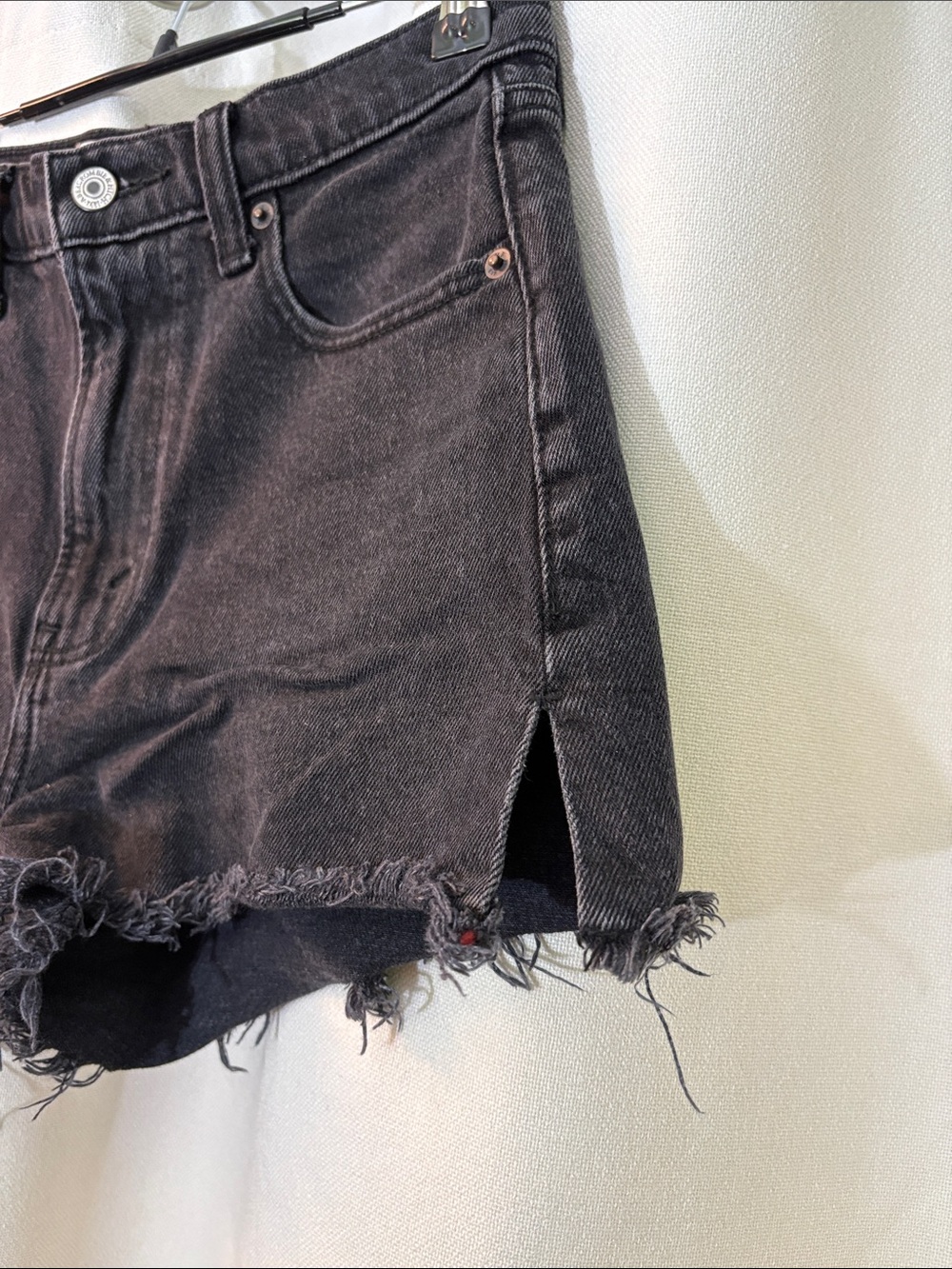 Abercrombie & Fitch High Rise Black Frayed-Hem Denim Shorts-Size 24/00 - Picture 10 of 10